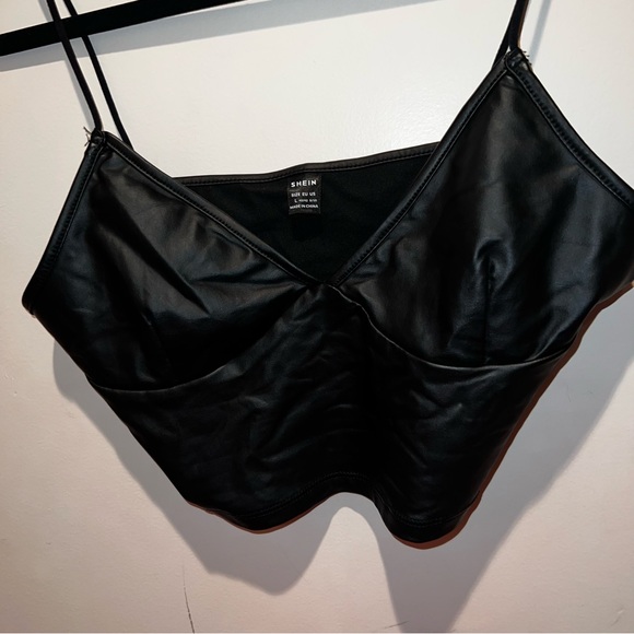 Shein, black top, cropped - Picture 4 of 4